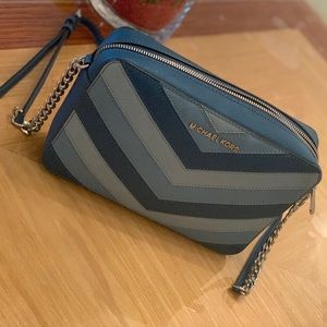 💙 Michael Kors Jet set Chevron bag 💙